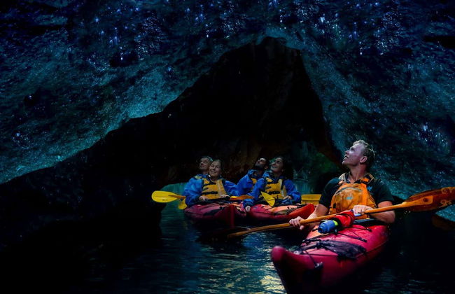 Tour en kayak por el lago McLaren con avistamiento de luciérnagas - Foto 2