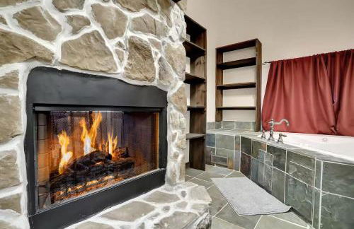 5 Bedroom Suites Hot Tub Jacuzzi Tub & Game Room - Photo 31