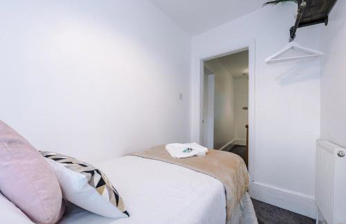 Oxford House by YourStays - Cosy Home in the Suburb of May Bank - Foto 39