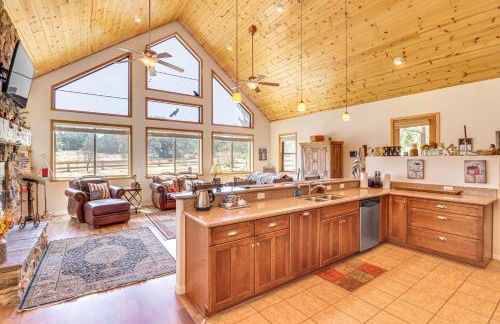 Hot Tub and Game Room! 30-Acre Vernon Retreat - Foto 7