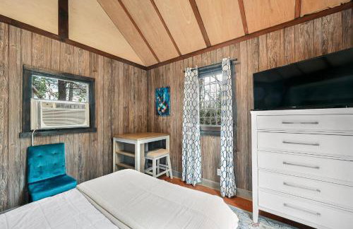 Unique Cabin With Hot Tub Close to Town - Foto 44