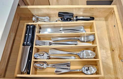 Luxury 4BR near Six Flags & Naval Base - Foto 36