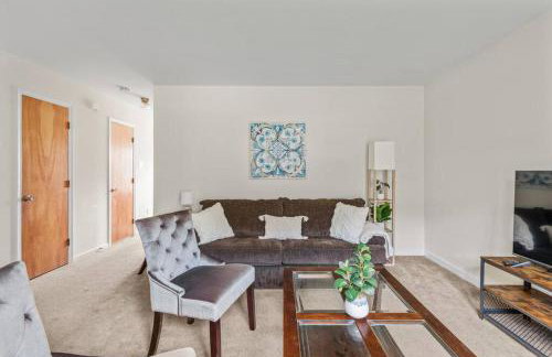 Prime Location 2 BR Oasis with Washer and Dryer - Foto 9