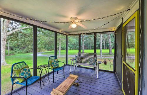 Rustic Hideaway with Fire Pit Less Than 1 Mi to River! - Foto 1