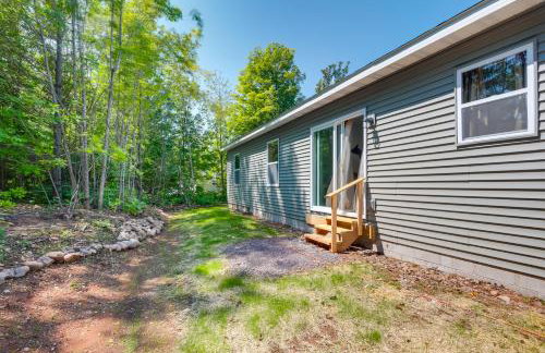 Wooded Hancock Home Near Ski and Snowmobile Trails! - Foto 3