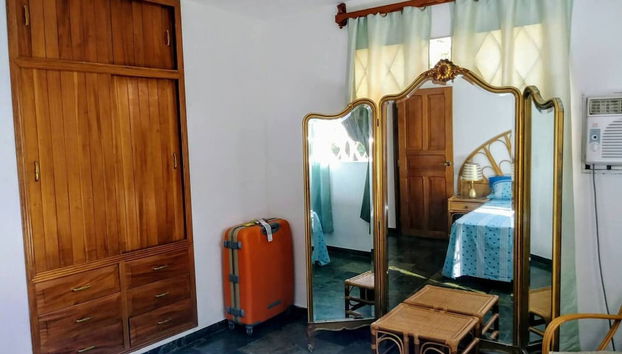 Villa in Havana with garden - Photo 2