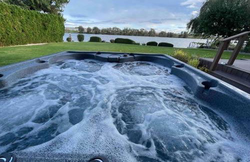 Edgewater Paradise HotTub Private Dock & Game Room - Foto 1