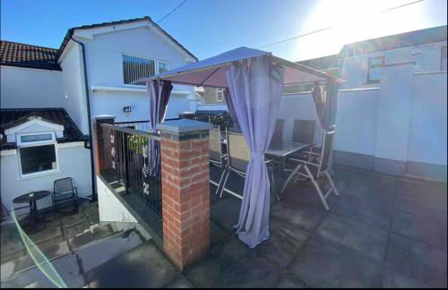 Gethin Lodge cosy Holiday cottage Near BPW with secure double garage with cctv sleeps up to 6 guests - Photo 47