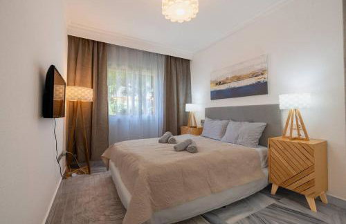 Luxury 3BR Puerto Banus, Pool, Garden, Walk to Marina & Beach - Photo 21