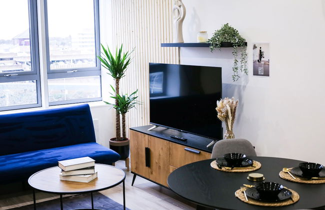 Cozy Luxury City Apartment in Central Bracknell - Photo 11