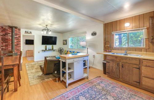 Rustic Cabin with Patio 8 Mi to Kings Canyon Park - Foto 6