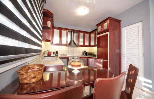 Dana's Luxury Maisonette - Photo 40