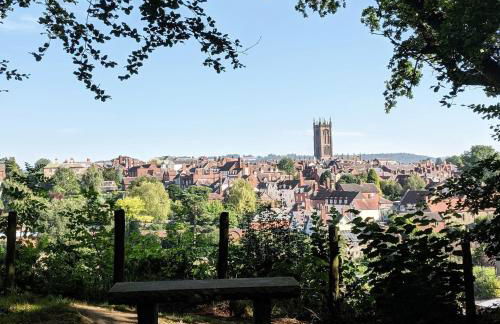 Flower Cottage by Ludlow Castle with Onsite Parking - Photo 40