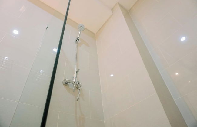 Comfort 1Br With Working Room At Daan Mogot City Apartment - Foto 13