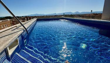 Apt con chill-out, piscina en la azotea a 5 min de la playa y parking privado - Foto 3