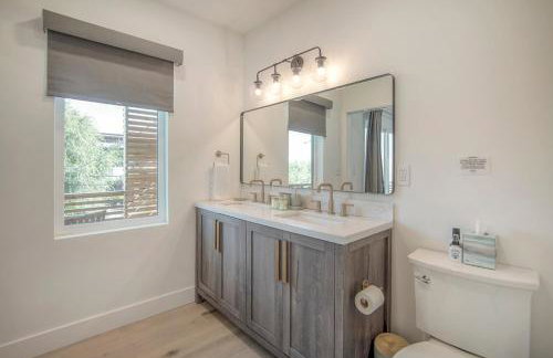 Sunflower Suite Modern Loft with Skyline Views - Foto 16