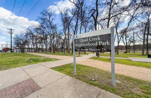 Custom Designer Home. Sleeps 9. Close to domain Q2 - Foto 45