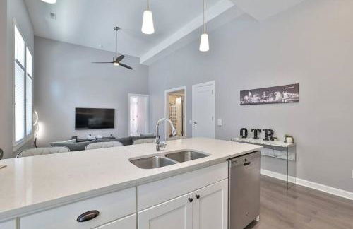 **NEW mOdernLUX best OTR condo *Park ONsite** - Foto 8