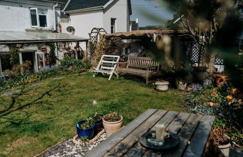 Hamilton Lodge - Cottage sleeps 8 - Photo 20