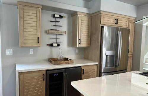 Elegant Beach Living, Just Blocks to the Sand - Foto 23