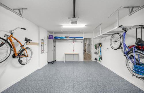 Luxe 2BR in The Villages, Mins to Eastport Town Square With Patio and Kingbed - Foto 24