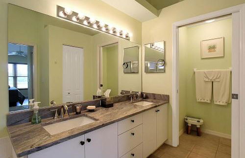 Well-appointed lakefront condo - Heritage Oaks County Club - Foto 28