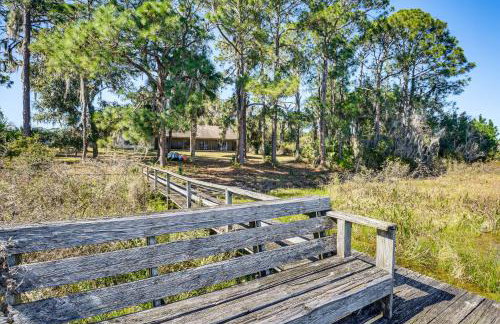 Lake Smith Getaway with Dock Families Welcome! - Foto 30