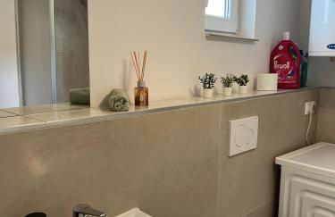 modernes Monteurzimmer mit zwei Einzelbetten - Foto 11