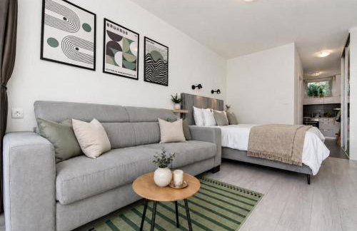 Side by Side Apartments - Photo 12