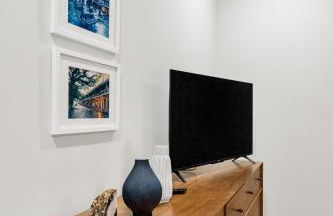 Bywater 2BR w Pool, Gym & King Beds - Foto 41