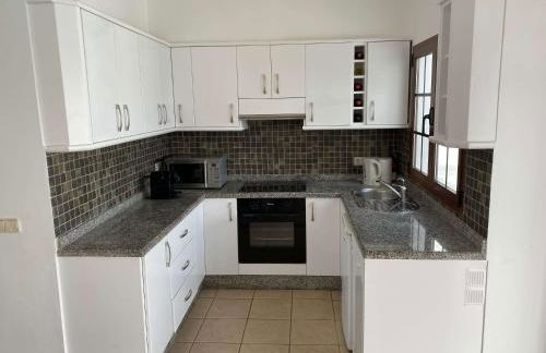 Stunning Villa Arabella - Heated Pool - BBQ - Amazing Terrace - Playa Blanca - Foto 19