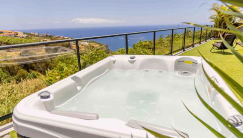 House - sleeps 3 free parking garden & jacuzzi - Photo 2