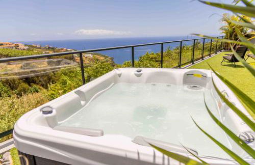 House - sleeps 3 free parking garden & jacuzzi - Foto 2