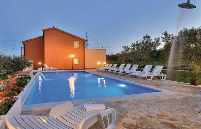 Exclusive Elegant Villa With Pool in Kastel Novi - Foto 24