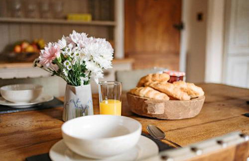 Cotswold Thatched Cottage - Photo 16