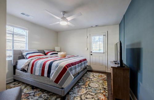 5 min Grant park with Fenced Yard Parking Pet Friendly - Photo 6