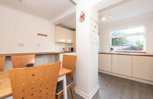 4 Bedroom Family Home In South East London - Photo 59