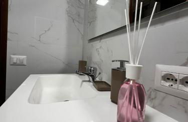 Spacious Apartments 6 Guests - 5 min Airport Ciampino - Train to Rome- LA MAISON - Foto 25