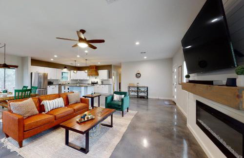 Secluded home with firepit, gas grill, central AC, game room, W/D - Foto 1