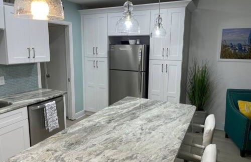 Beachfront Condo On Quiet Treasure Island- 1 Bed - Photo 3