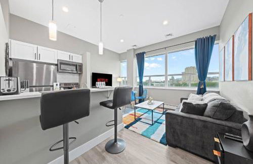 1BR • City Views • Queen + SofaBed • WiFi & 2 TVs - Photo 12