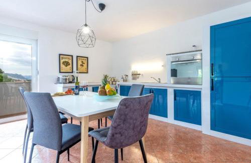 Serene Rural Villa with Pool, Sun Deck, and Children's Play Area - Five Bedroom Villa - Foto 23