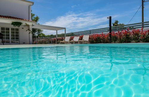 Villa Fiora, a beautiful and modern villa with a pool - Foto 28