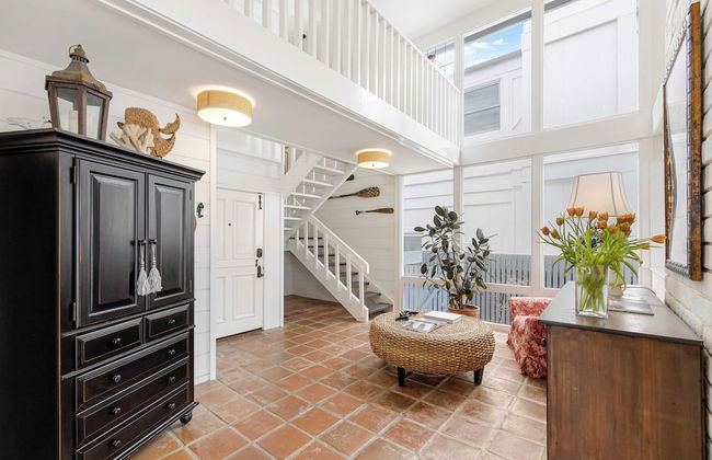 Unbeatable Beachfront Bliss w/ Ocean Views, Luxe Interiors & Patio Beach Road - Foto 11