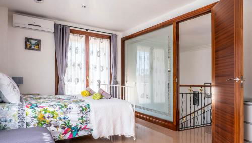 Elegant Villa in Ciutadella de Menorca with Private Pool - Photo 5