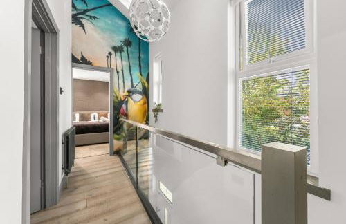 West Didsbury Retreat l Cinema l Sleeps 8 - Photo 24