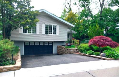 Cozy 4BR 3BA Home- Train to NYC, USOpen, CitiField Mets, MSG, Walk to Harbor & Golf - Photo 43