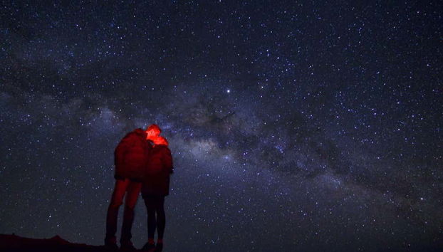 Desfrutando da observação de estrelas juntos