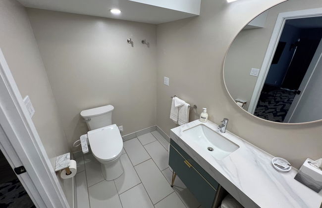 Lighthouse Inn & Suites - Photo 53