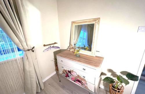 The Art Gallery Guest House - Newport Cozy 3-Bedroom Home - Foto 12